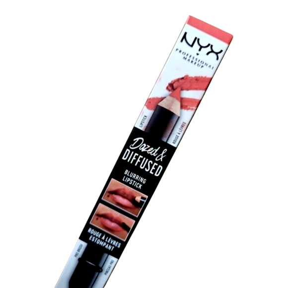 NYX Dazed & Diffused Blurring Lipstick - El Fuego, Bold Red, NWT - Picture 1 of 3